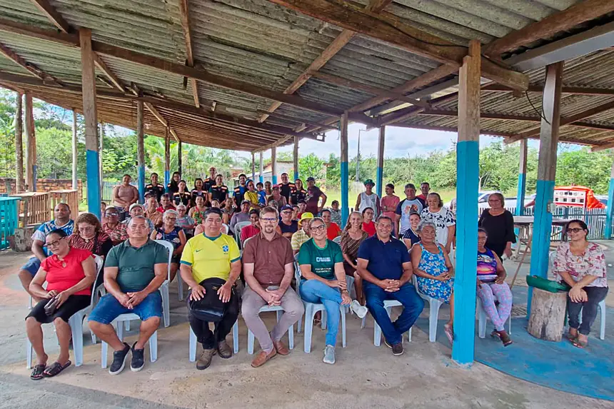 ENTREGA DE CADASTRO DE AGRICULTURA FAMILIAR NELSON MANDELA <div class='credito_fotos'>Foto: Márcio Souza &nbsp;&nbsp;|&nbsp;&nbsp; <a href='/midias/2026/originais/20260630124527-GF00009459-F00118988.webp' download><i class='fa-solid fa-download'></i> Download</a></div>