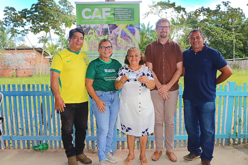 ENTREGA DE CADASTRO DE AGRICULTURA FAMILIAR NELSON MANDELA <div class='credito_fotos'>Foto: Márcio Souza &nbsp;&nbsp;|&nbsp;&nbsp; <a href='/midias/2026/originais/20260630124551-GF00009459-F00119003.webp' download><i class='fa-solid fa-download'></i> Download</a></div>