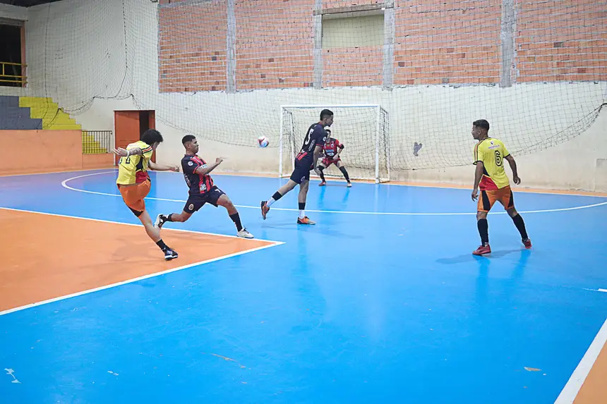 FUT-SAL SÉRIE B QUINTA FEIRA <div class='credito_fotos'>Foto: Márcio Souza &nbsp;&nbsp;|&nbsp;&nbsp; <a href='/midias/2026/originais/20260702232724-GF00009462-F00119113.webp' download><i class='fa-solid fa-download'></i> Download</a></div>