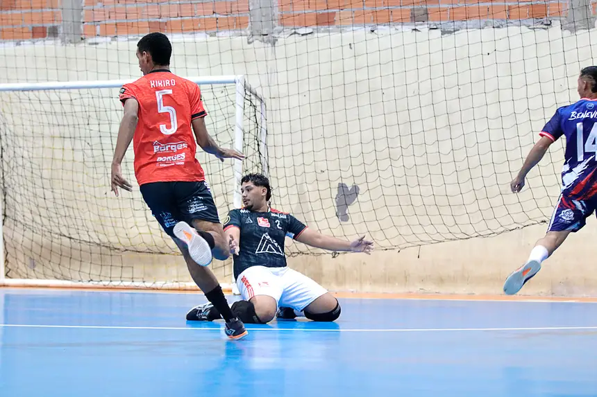 FUT-SAL CAMPEONATO SÉRIE B SEXTA <div class='credito_fotos'>Foto: Márcio Souza &nbsp;&nbsp;|&nbsp;&nbsp; <a href='/midias/2026/originais/20260704004805-GF00009464-F00119189.webp' download><i class='fa-solid fa-download'></i> Download</a></div>
