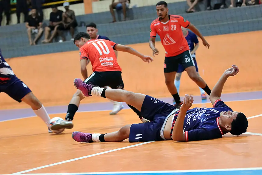 FUT-SAL CAMPEONATO SÉRIE B SEXTA <div class='credito_fotos'>Foto: Márcio Souza &nbsp;&nbsp;|&nbsp;&nbsp; <a href='/midias/2026/originais/20260704004813-GF00009464-F00119194.webp' download><i class='fa-solid fa-download'></i> Download</a></div>